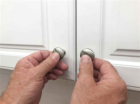 how to install cabinet knobs